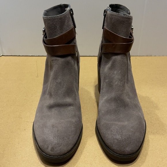 Micheal Kors Ankle Bootie - Picture 2 of 7